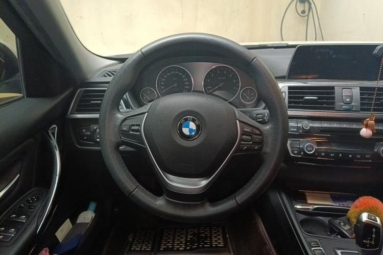 Used BMW 3 Series 2016 320i Fashion Model Steering Wheel