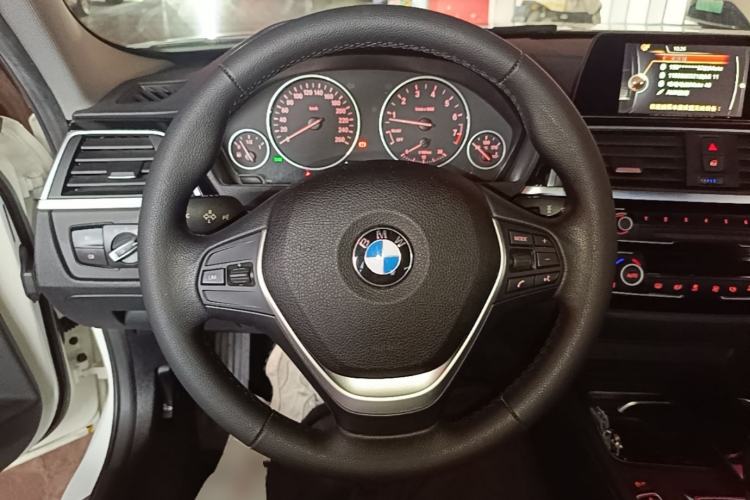 Used BMW 3 Series 2016 320i Fashion Model Steering Wheel
