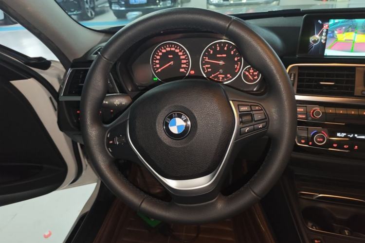 Used BMW 3 Series 2016 320i Fashion Model Steering Wheel