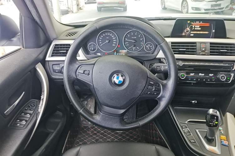 Used BMW 3 Series 2016 320i Fashion Model Steering Wheel