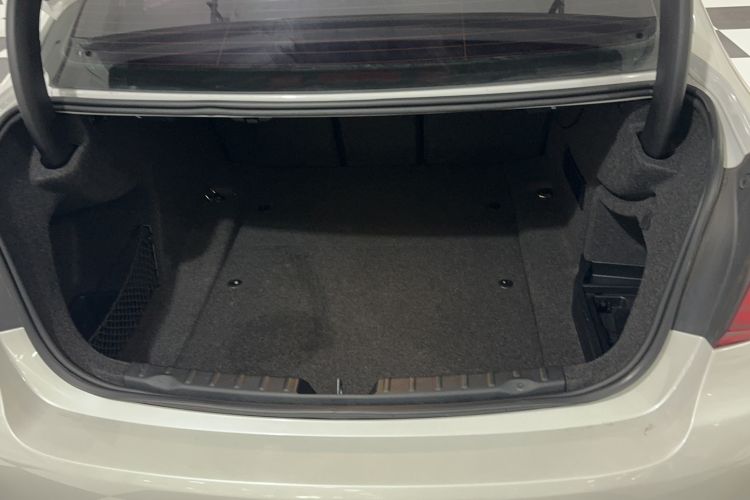 Used BMW 3 Series 2016 320Li Fashion Model Trunk