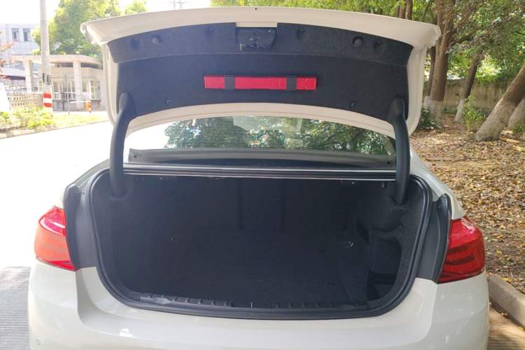 Used BMW 3 Series 2016 320Li Fashion Model Trunk