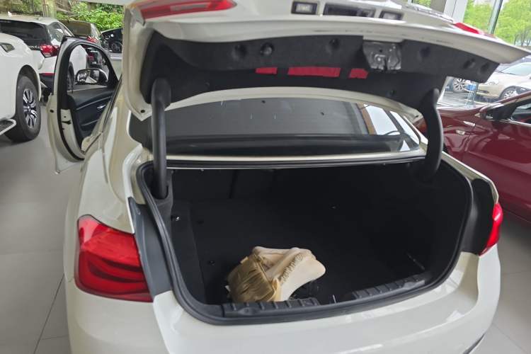 Used BMW 3 Series 2016 320Li Ambition Model Trunk