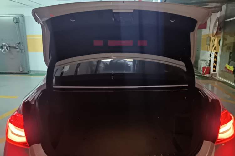Used BMW 3 Series 2016 320i Fashion Model Trunk