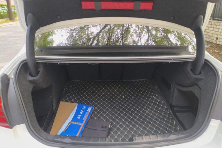 Used BMW 3 Series 2016 320Li Fashion Model Trunk