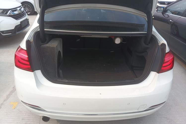Used BMW 3 Series 2016 320Li Fashion Model Trunk
