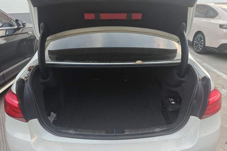Used BMW 3 Series 2016 316Li Fashion Model Trunk