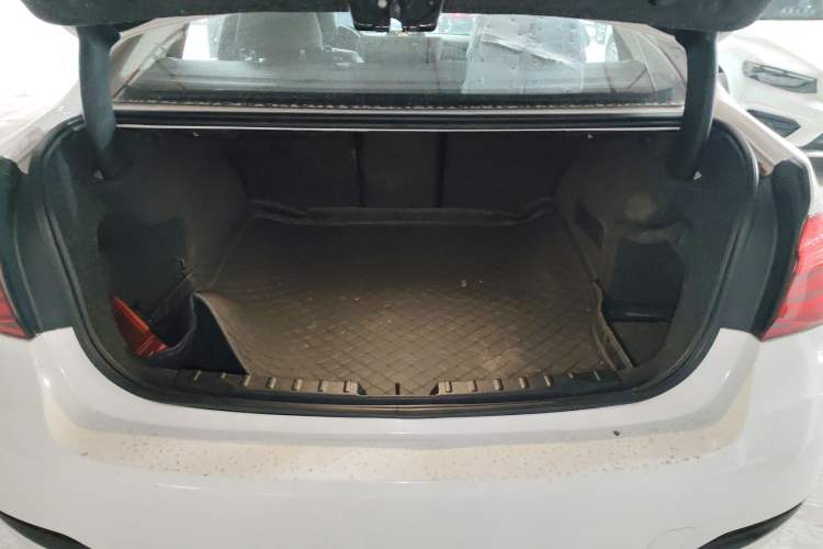 Used BMW 3 Series 2016 320Li Ambition Model Trunk