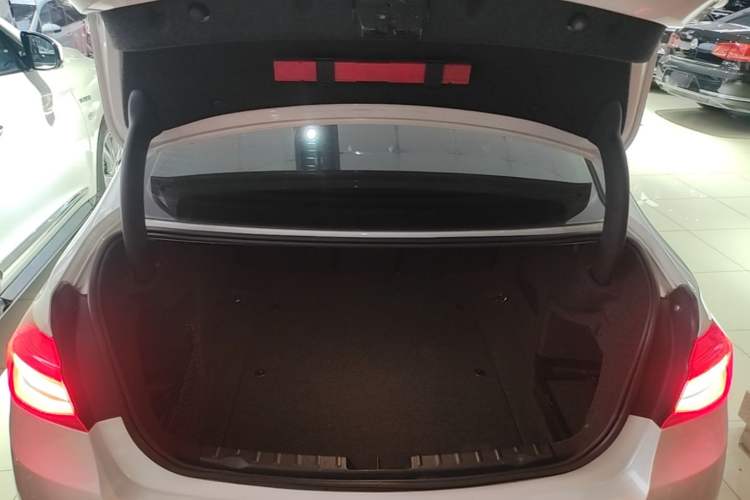 Used BMW 3 Series 2016 320Li Ambition Model Trunk