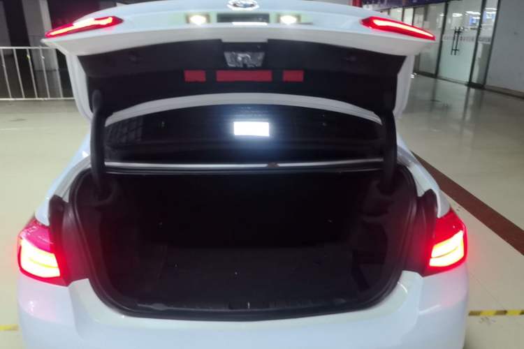 Used BMW 3 Series 2016 320Li Fashion Model Trunk