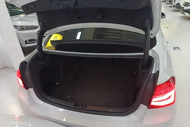 Used BMW 3 Series 2016 320Li Fashion Model Trunk
