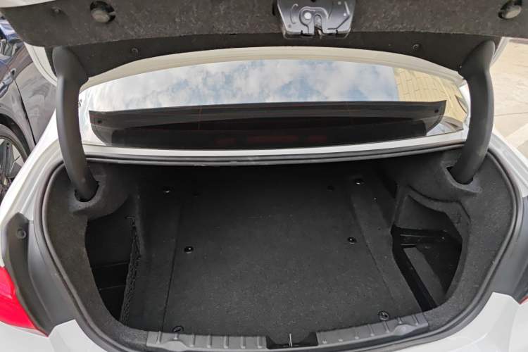 Used BMW 3 Series 2016 316Li Fashion Model Trunk