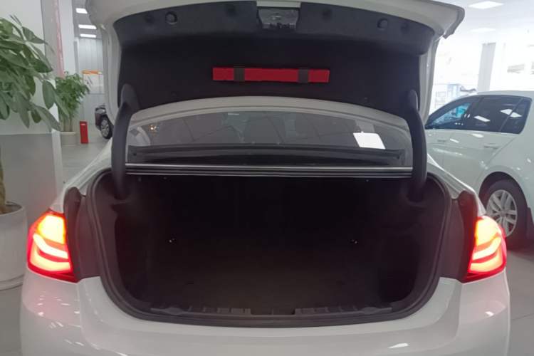 Used BMW 3 Series 2016 320Li Fashion Model Trunk