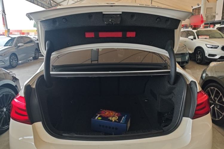 Used BMW 3 Series 2016 320Li Fashion Model Trunk