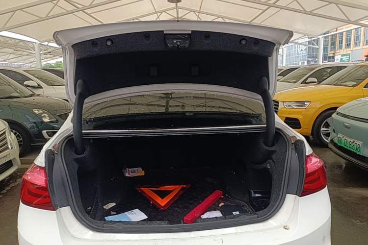 Used BMW 3 Series 2016 320i Fashion Model Trunk