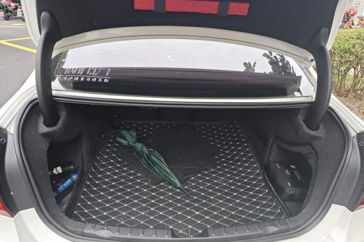 Used BMW 3 Series 2016 328Li Fashion Model Trunk