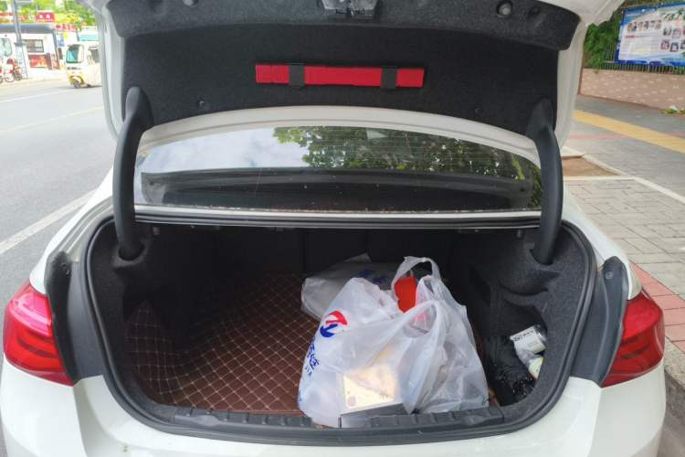 Used BMW 3 Series 2016 320i Fashion Model Trunk