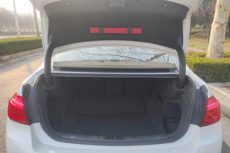 Used BMW 3 Series 2016 316Li Fashion Model Trunk