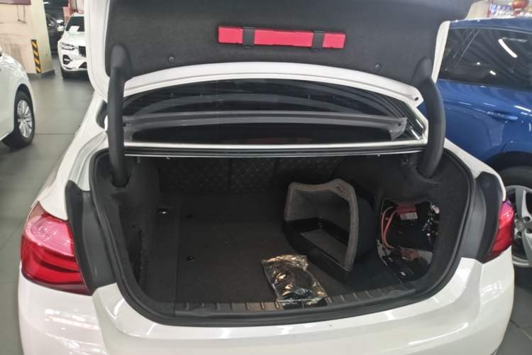 Used BMW 3 Series 2016 320Li Fashion Model Trunk