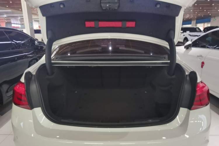 Used BMW 3 Series 2016 320i Fashion Model Trunk