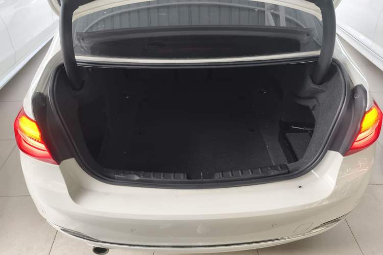 Used BMW 3 Series 2016 320Li Fashion Model Trunk