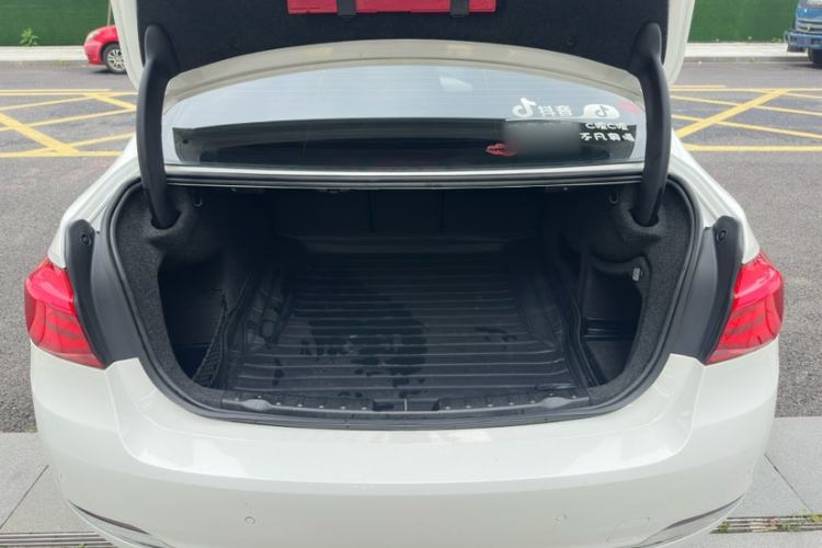 Used BMW 3 Series 2016 320Li Fashion Model Trunk