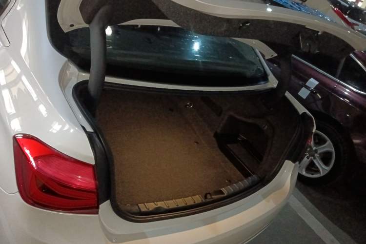 Used BMW 3 Series 2016 320Li Fashion Model Trunk