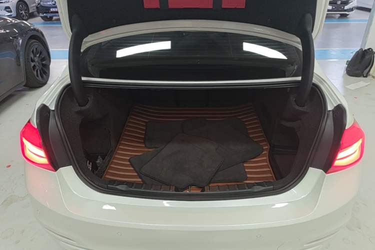 Used BMW 3 Series 2016 320i Fashion Model Trunk