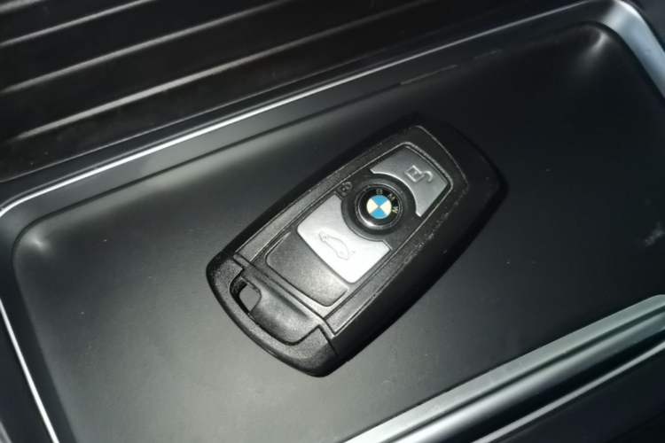 Used BMW 3 Series 2016 316i Fashion Model Vehicle Key