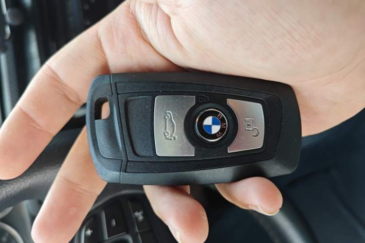 Used BMW 3 Series 2016 320i Fashion Model Vehicle Key