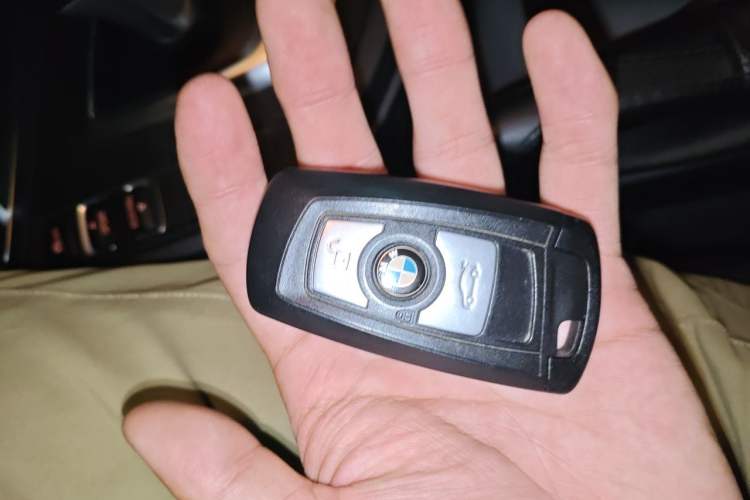 Used BMW 3 Series 2016 316i Fashion Model Vehicle Key