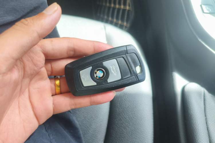 Used BMW 3 Series 2016 316i Fashion Model Vehicle Key