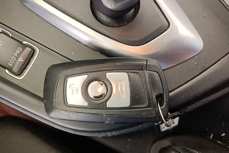 Used BMW 3 Series 2016 320i Fashion Model Vehicle Key