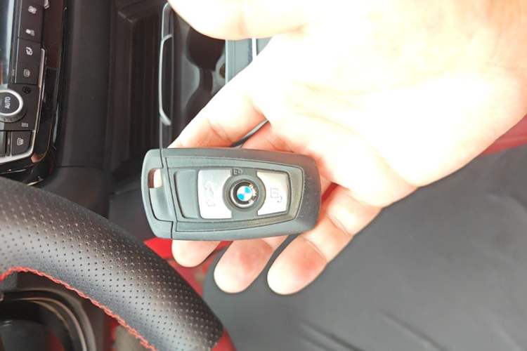 Used BMW 3 Series 2016 320i Fashion Model Vehicle Key