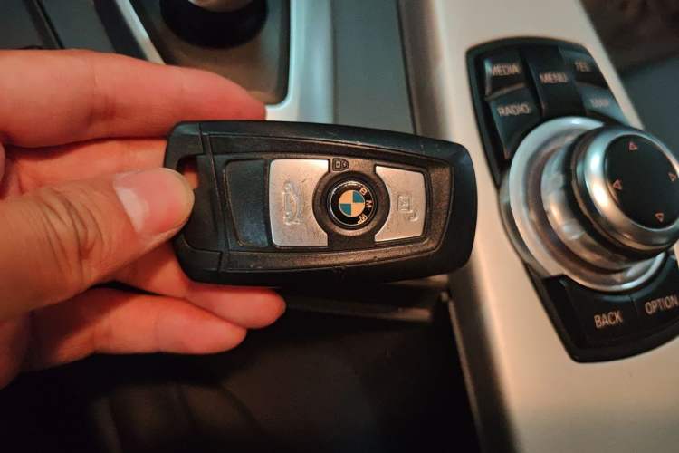 Used BMW 3 Series 2016 320i Fashion Model Vehicle Key