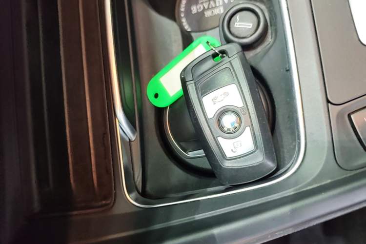 Used BMW 3 Series 2016 320i Fashion Model Vehicle Key