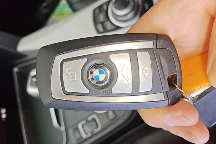 Used BMW 3 Series 2016 320i Fashion Model Vehicle Key