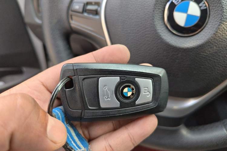 Used BMW 3 Series 2016 320i Fashion Model Vehicle Key