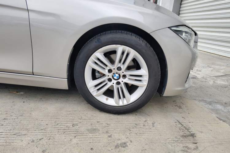 Used BMW 3 Series 2016 320Li Fashion Model Right Front Wheel Hub