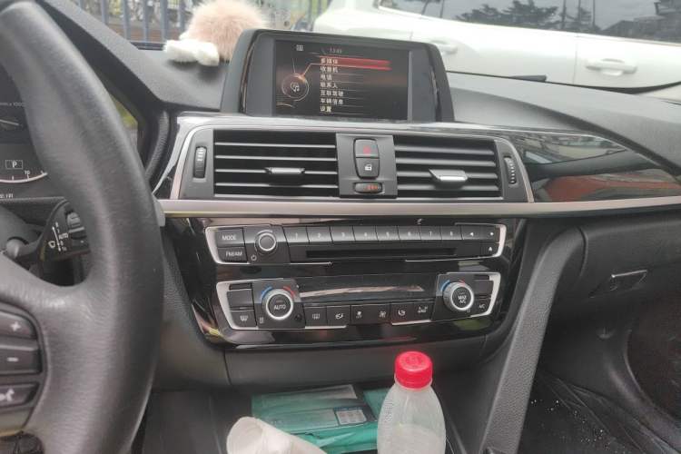 Used BMW 3 Series 2017 318Li Fashion Model Audio And AC Panel
