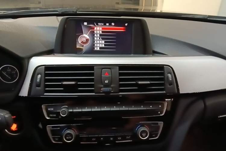 Used BMW 3 Series 2017 320i M Sport Audio And AC Panel