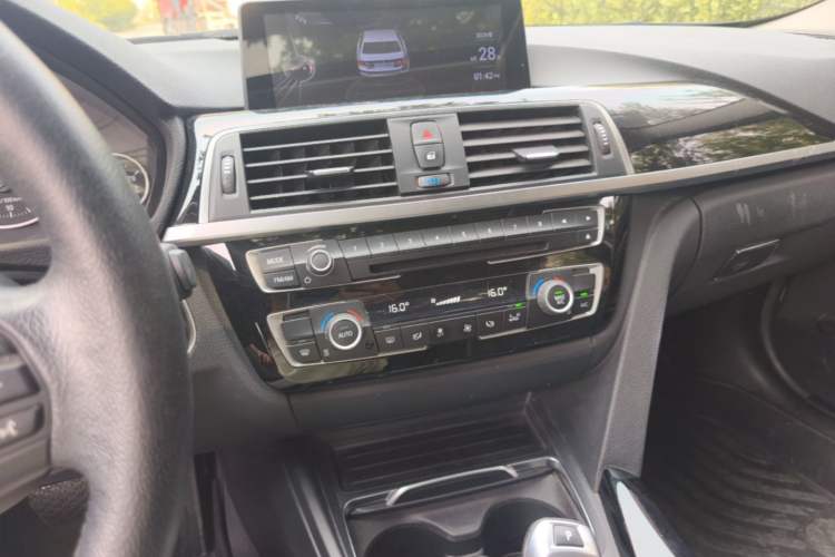 Used BMW 3 Series 2017 320Li Fashion Model Audio And AC Panel