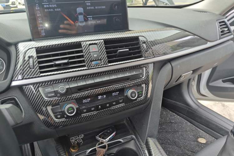 Used BMW 3 Series 2017 318i Fashion Model Audio And AC Panel