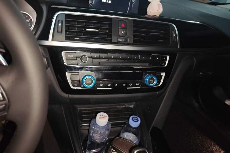 Used BMW 3 Series 2017 320Li M Sport Edition Audio And AC Panel
