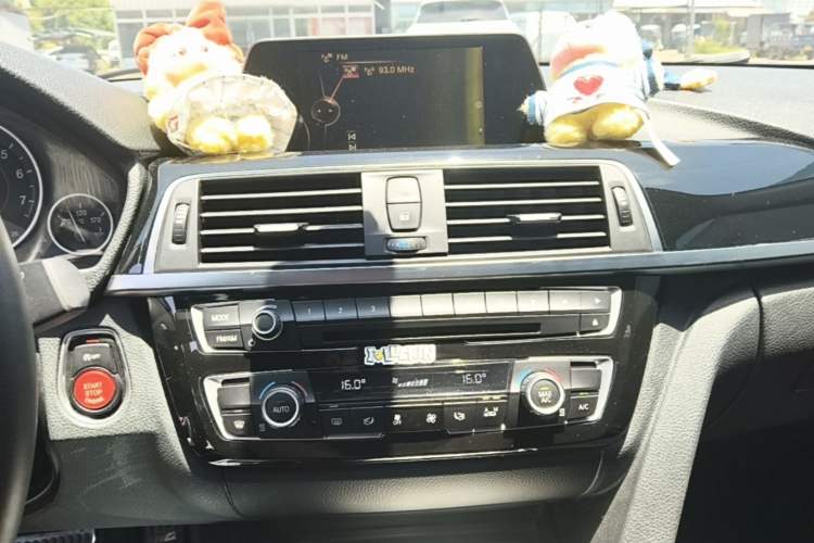 Used BMW 3 Series 2017 320Li M Sport Edition Audio And AC Panel