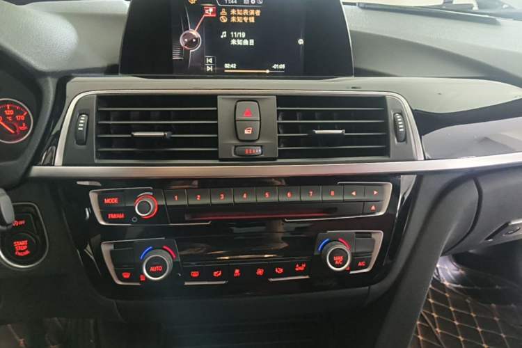 Used BMW 3 Series 2017 320Li M Sport Edition Audio And AC Panel