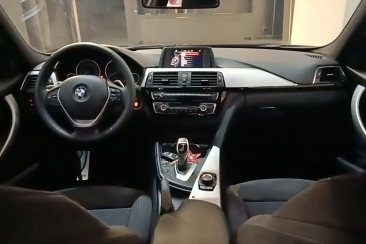 Used BMW 3 Series 2017 320i M Sport Center Console