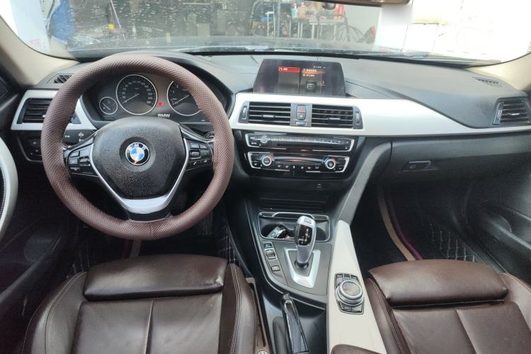 Used BMW 3 Series 2017 318i Fashion Model Center Console