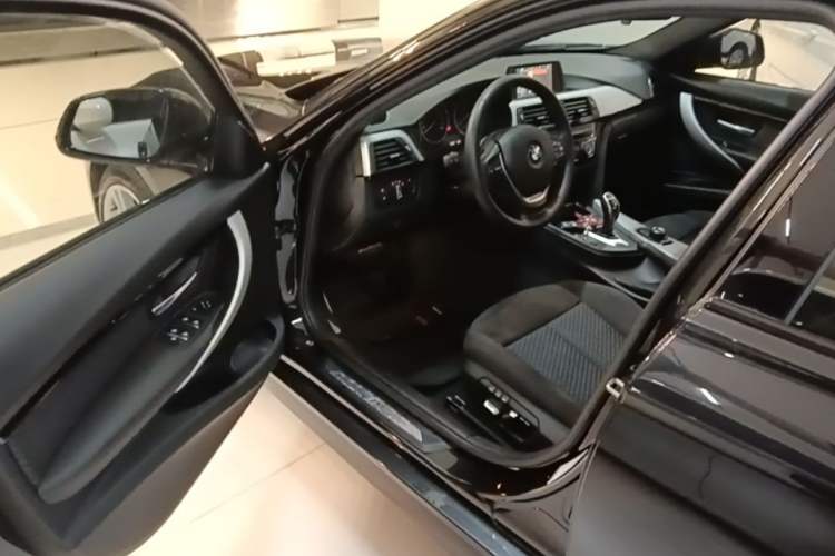 Used BMW 3 Series 2017 320i M Sport Driver Seat