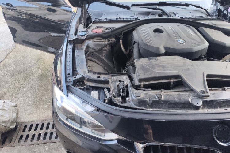Used BMW 3 Series 2017 318i Fashion Model Engine Bay Right